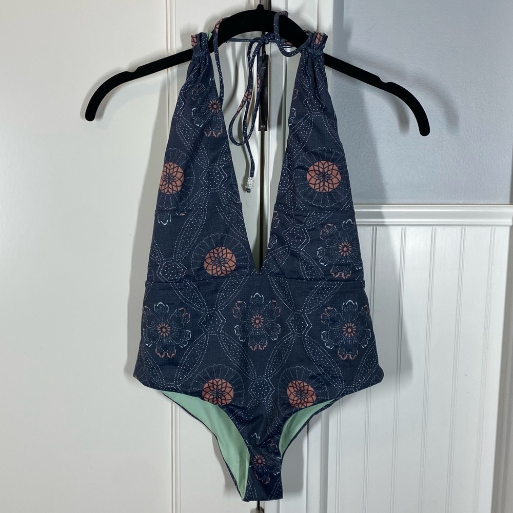 TAVIK one piece swimsuit size small new nwt‎ beach pool vacation cruise tanning